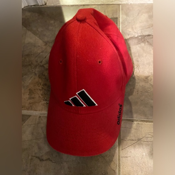 Red adidas baseball hat - Picture 2 of 9